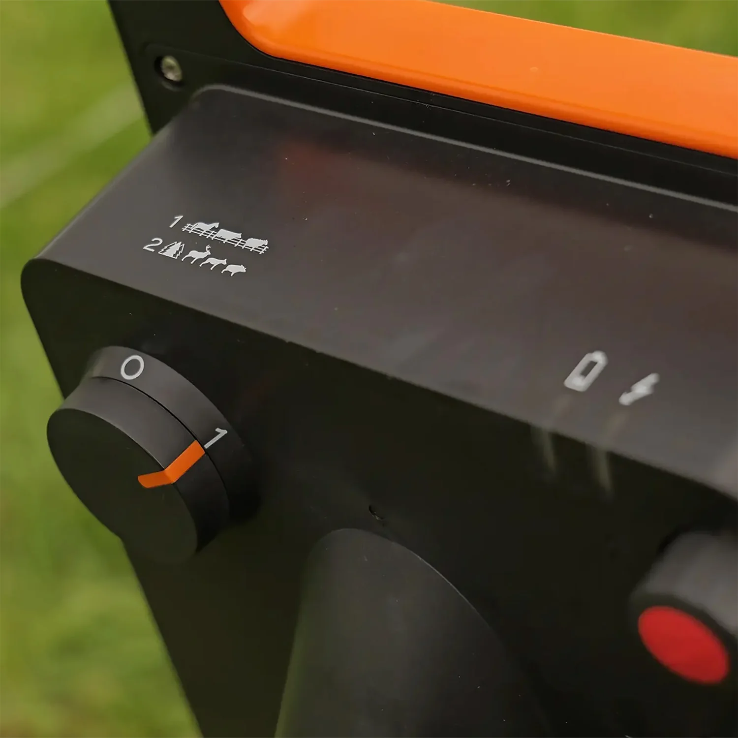 Gallagher S60li Solar Electric Fence Energizer With Lithium Battery - Image 8
