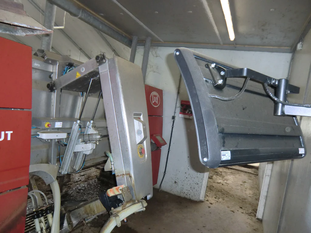 Varmigo infrared heating - Milking robot,  and Milking parlour - Image 6